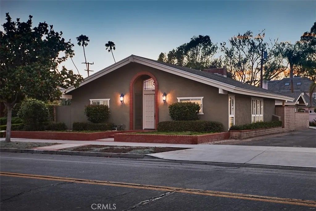 Photo of 711 11th St, Huntington Beach, CA 92648 (MLS # OC25266228)