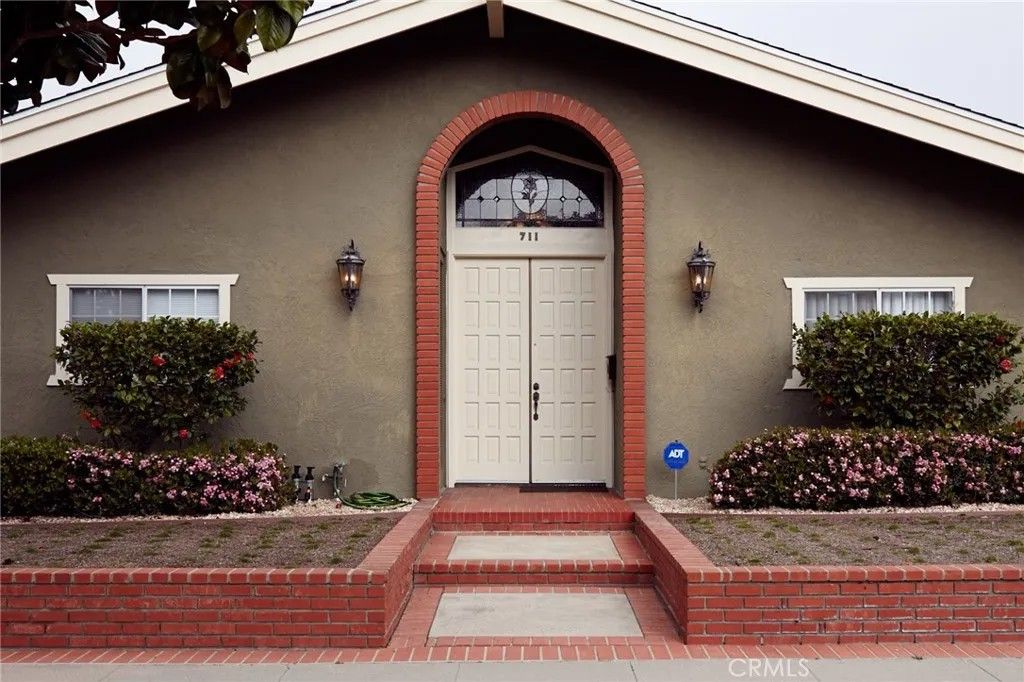 Photo of 711 11th St, Huntington Beach, CA 92648 (MLS # OC25266228)