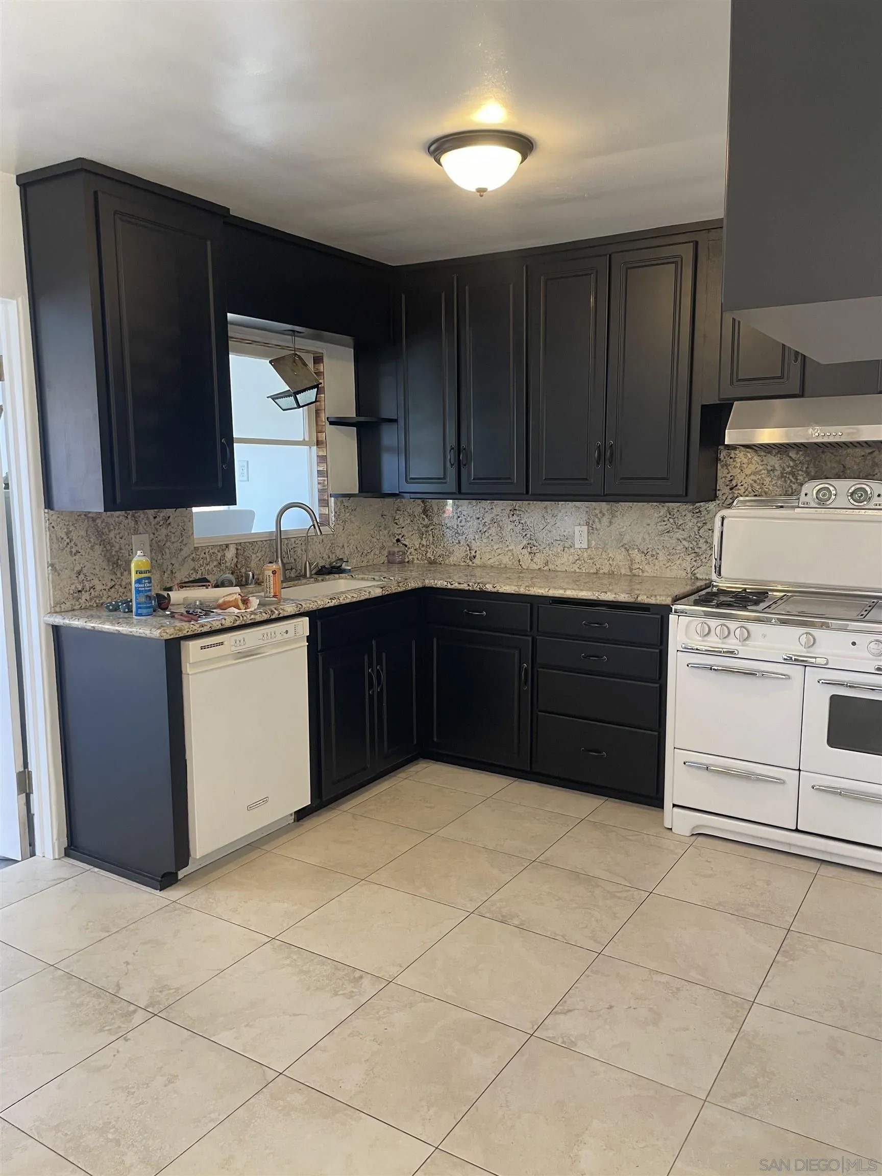 4170 N Bonita