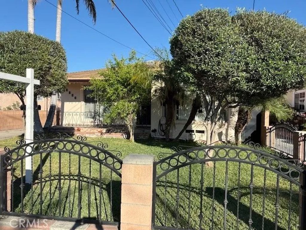 Photo of 6610 Vinevale Ave, Bell Gardens, CA 90201 (MLS # DW26061126)