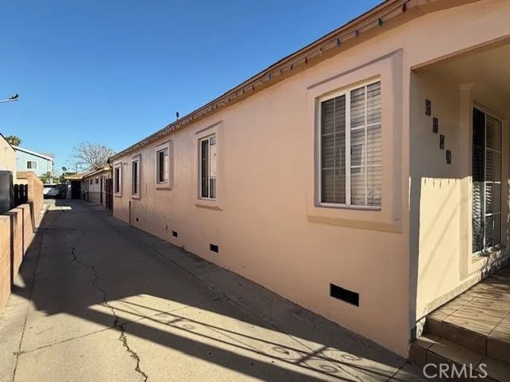 Photo of 6610 Vinevale Ave, Bell Gardens, CA 90201 (MLS # DW26061126)