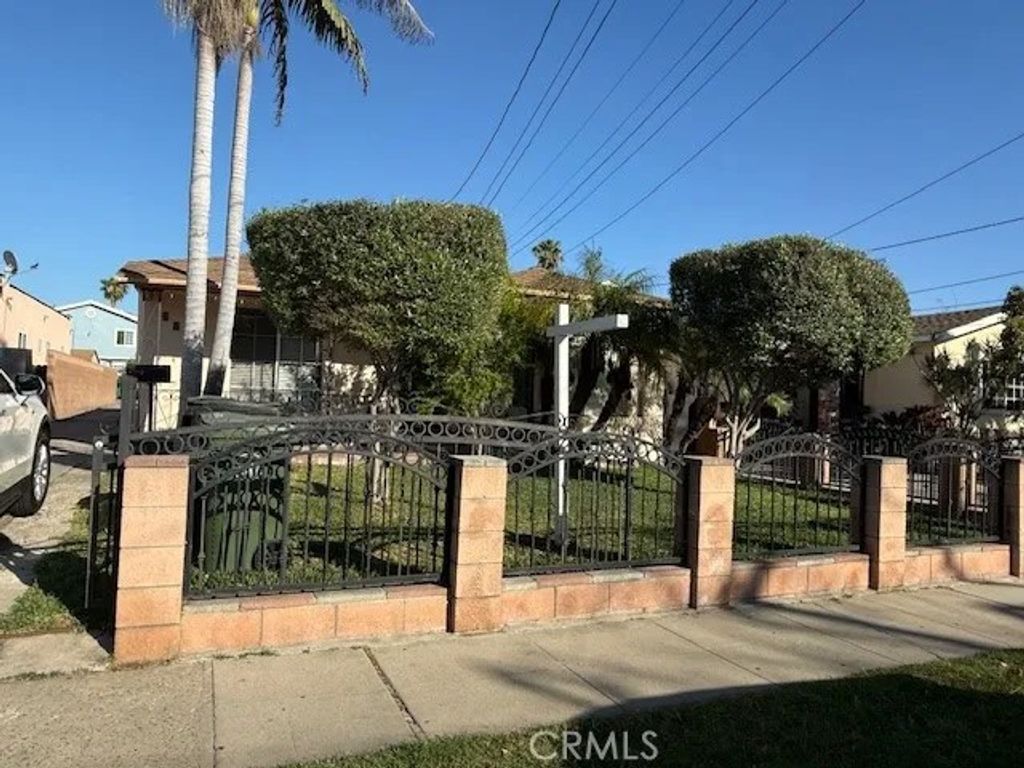 Photo of 6610 Vinevale Ave, Bell Gardens, CA 90201 (MLS # DW26061126)