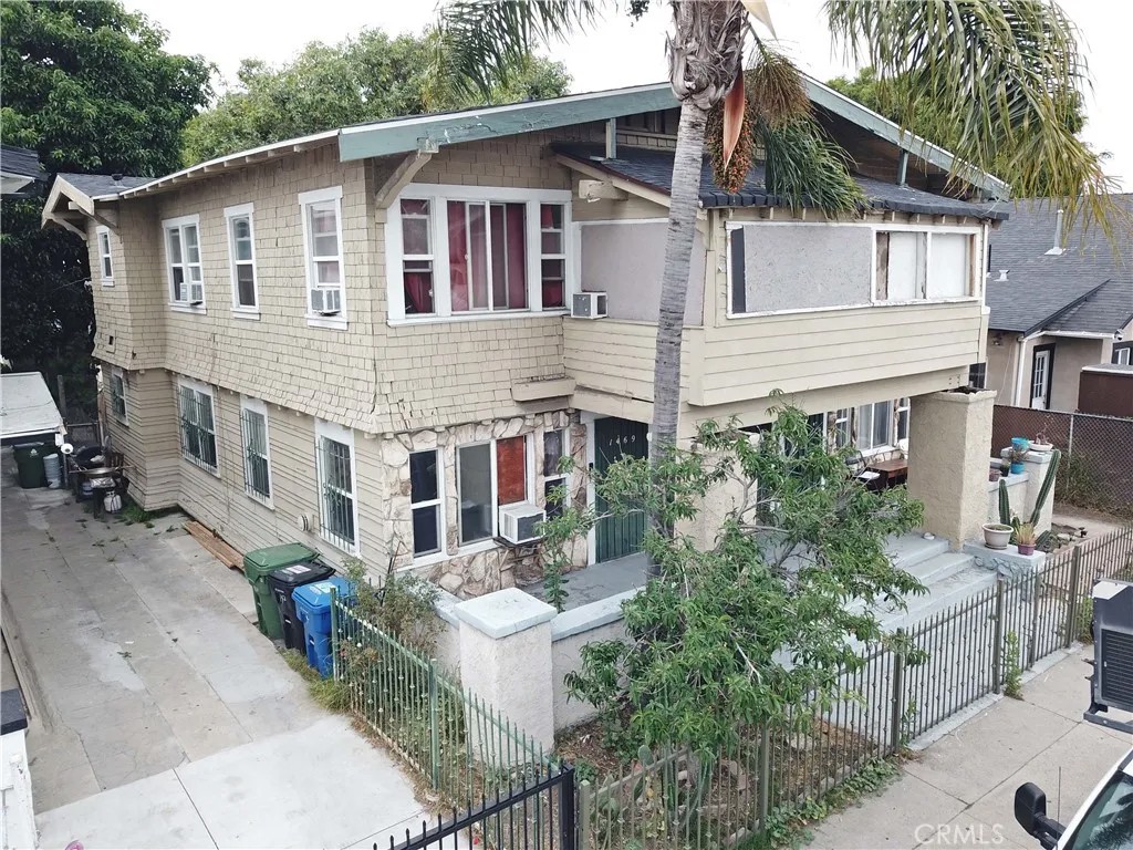 1467 W Vernon