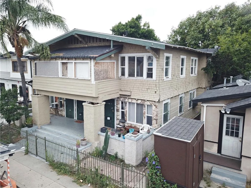 1467 W Vernon