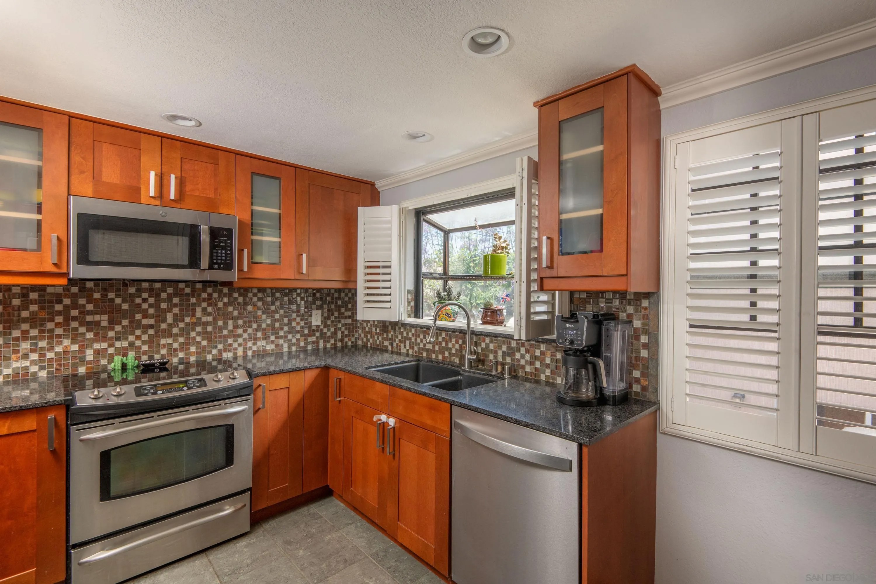 1411 Robinson Ave 14