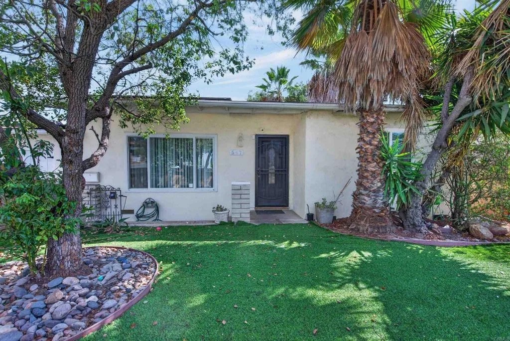 547 El Monte Road