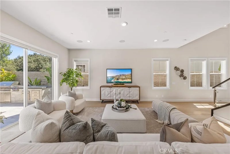 400 Riverbend