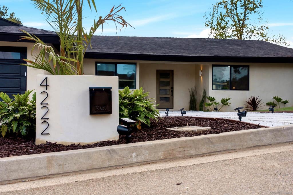 Photo of 4222 Helix Del Sur, La Mesa, CA 91941 (MLS # 260016613)