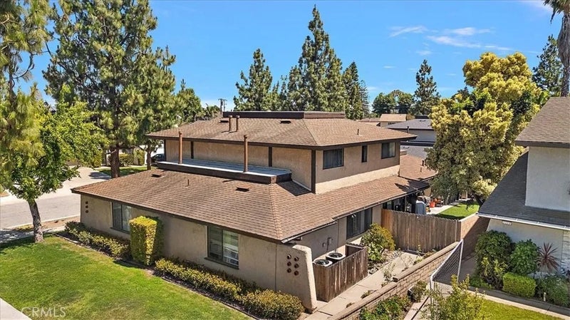 2210 E Buffalo