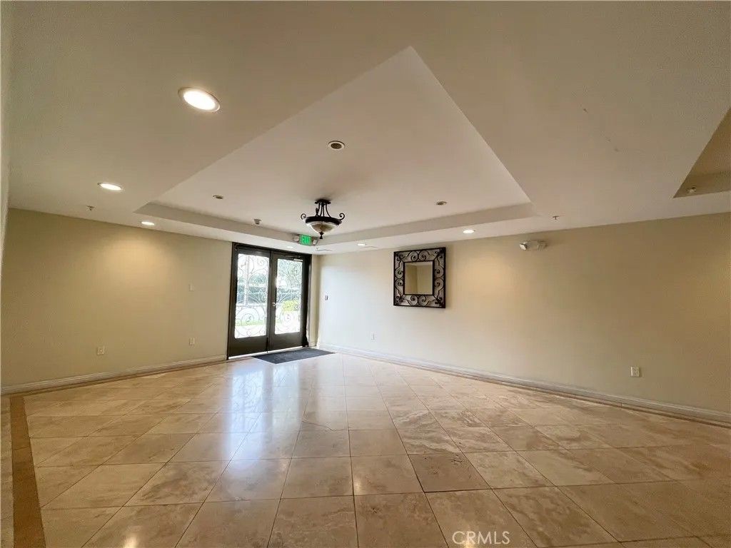 Photo of 6800 Corbin Avenue #308, Reseda, CA 91335 (MLS # SR26001901)