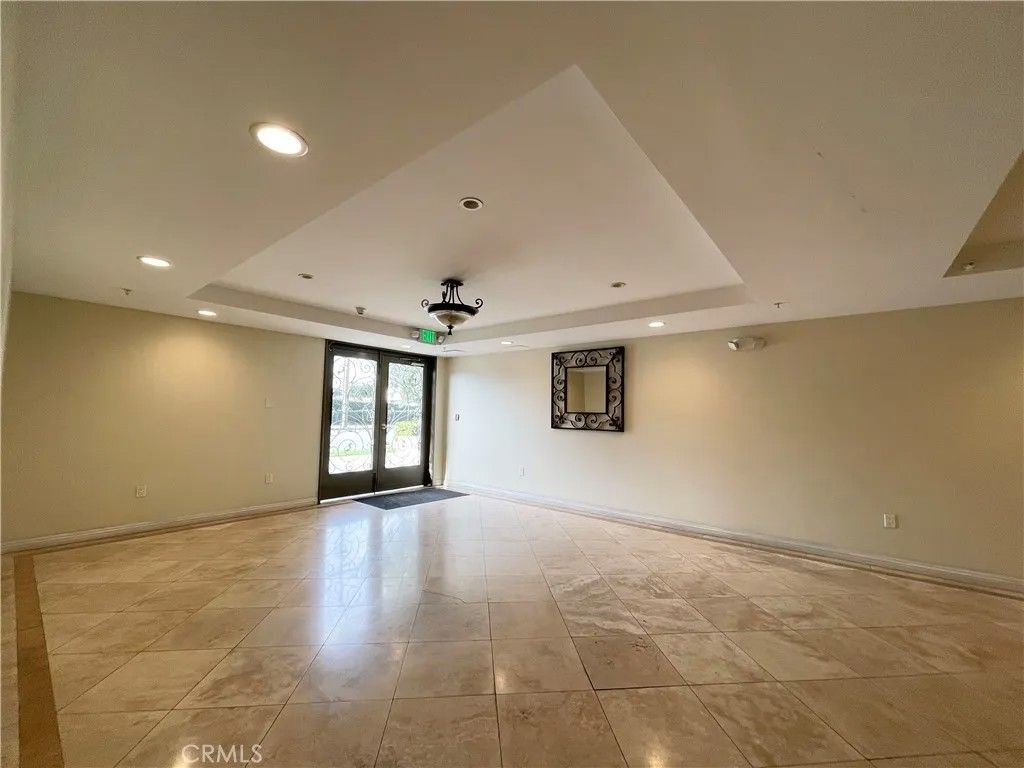 Photo of 6800 Corbin Avenue #308, Reseda, CA 91335 (MLS # SR26001901)