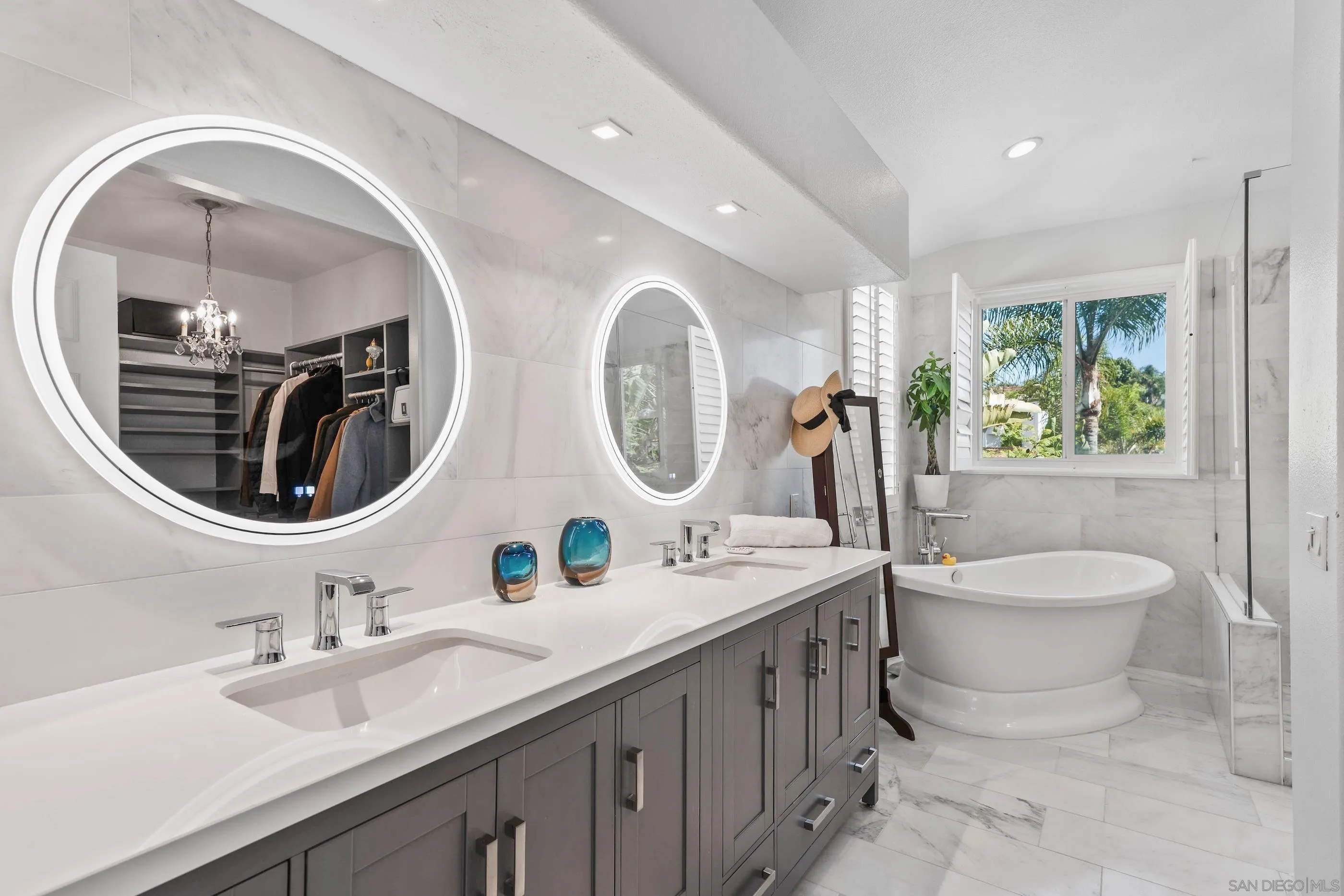 4934 Amador Dr