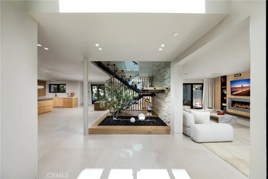16732 Edgewater