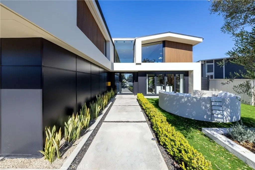 16732 Edgewater