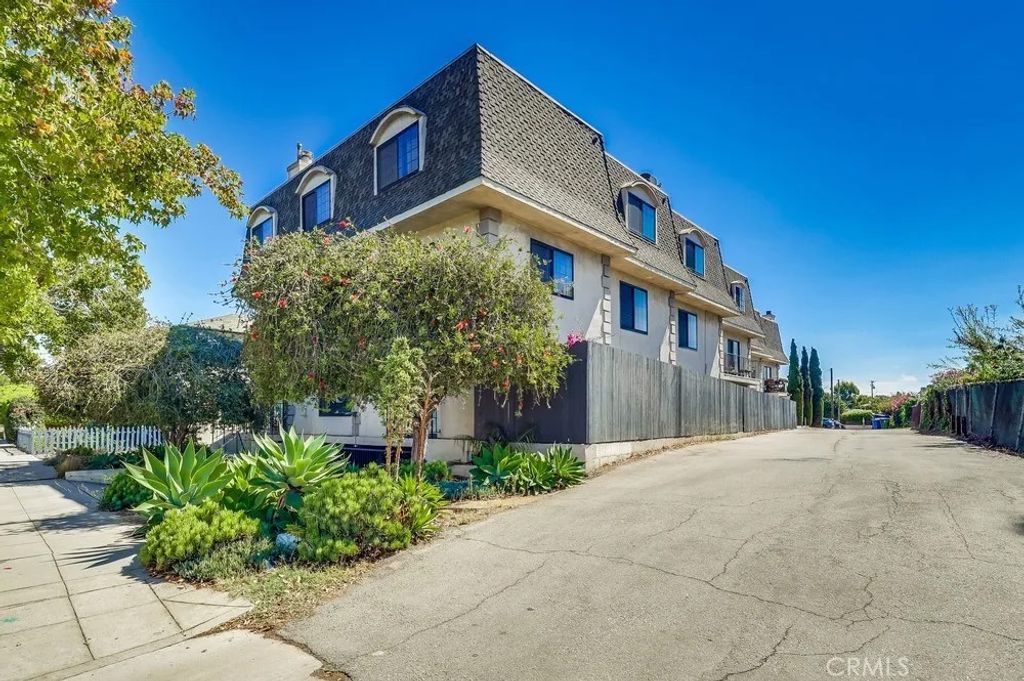 Photo of 1020 Ocean Park, Santa Monica, CA 90405 (MLS # OC26008228)