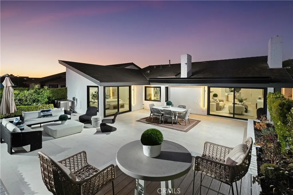 10 White Water Drive
