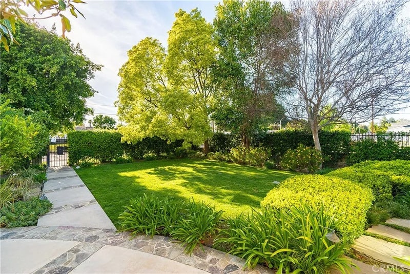 9240 Encino