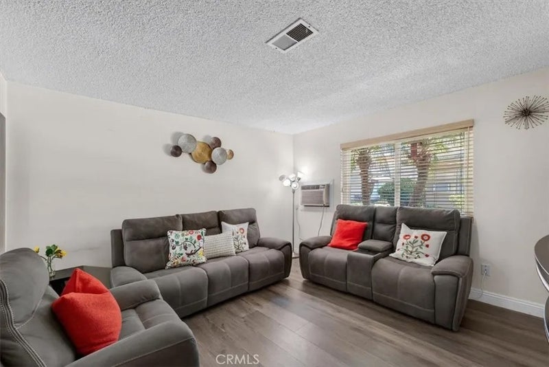 8788 Valley View C