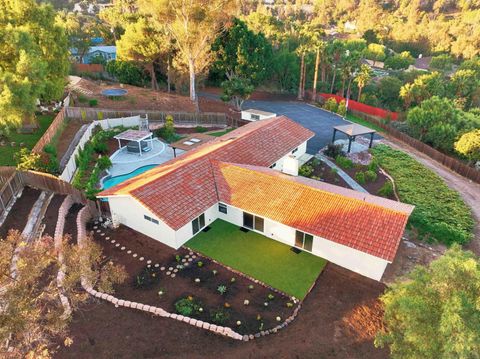 Photo of 807 Poinsettia Ave, Vista, CA 92081 (MLS # 2600358)