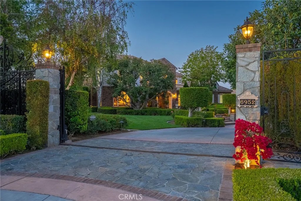 6952 Royal Hunt Ridge