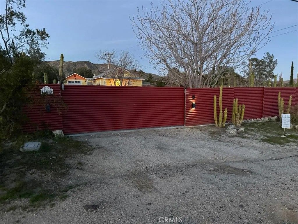 Photo of 49570 Park Avenue, Morongo Valley, CA 92256 (MLS # JT26002872)