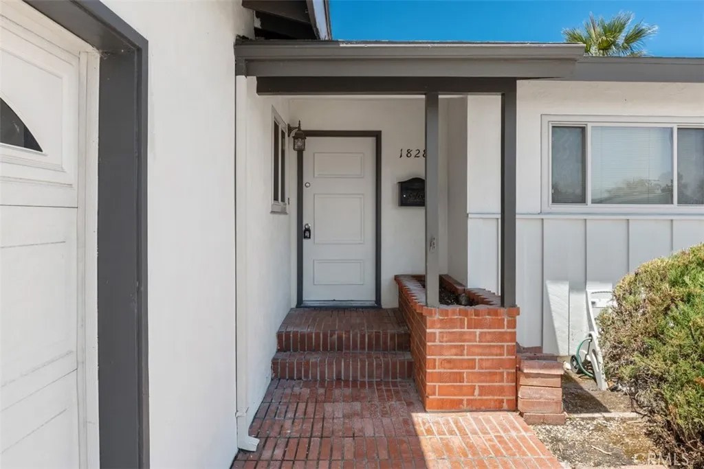 1828 Oakshire Court