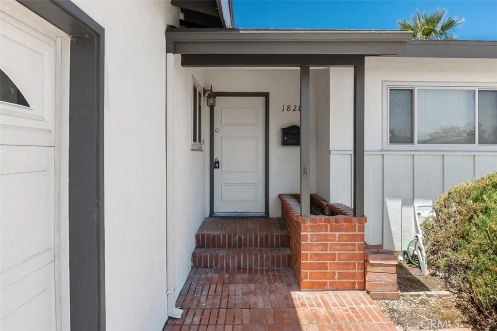 1828 Oakshire Court