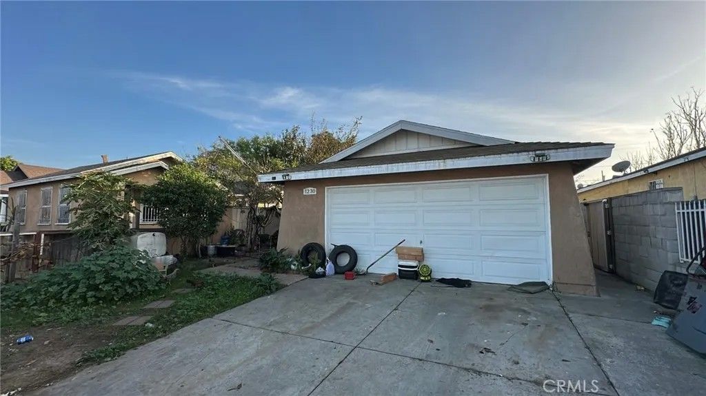 Photo of 1230 W 88th St, Los Angeles, CA 90044 (MLS # SB25277647)