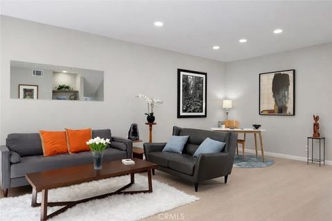 Photo of 1108 18th Street #7, Santa Monica, CA 90403 (MLS # SR26042470)