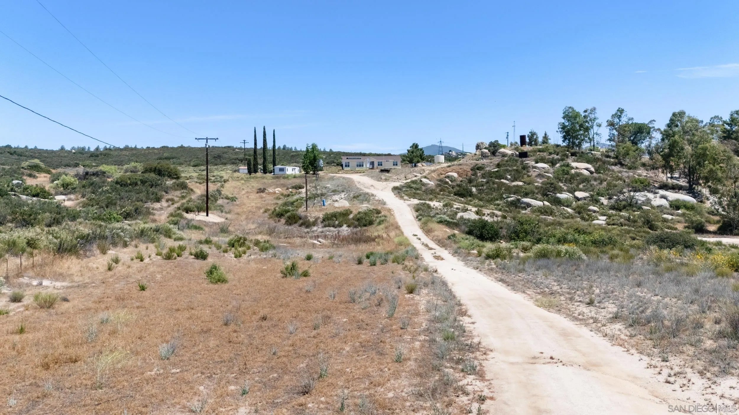 2075 Boulder Oaks Rd.