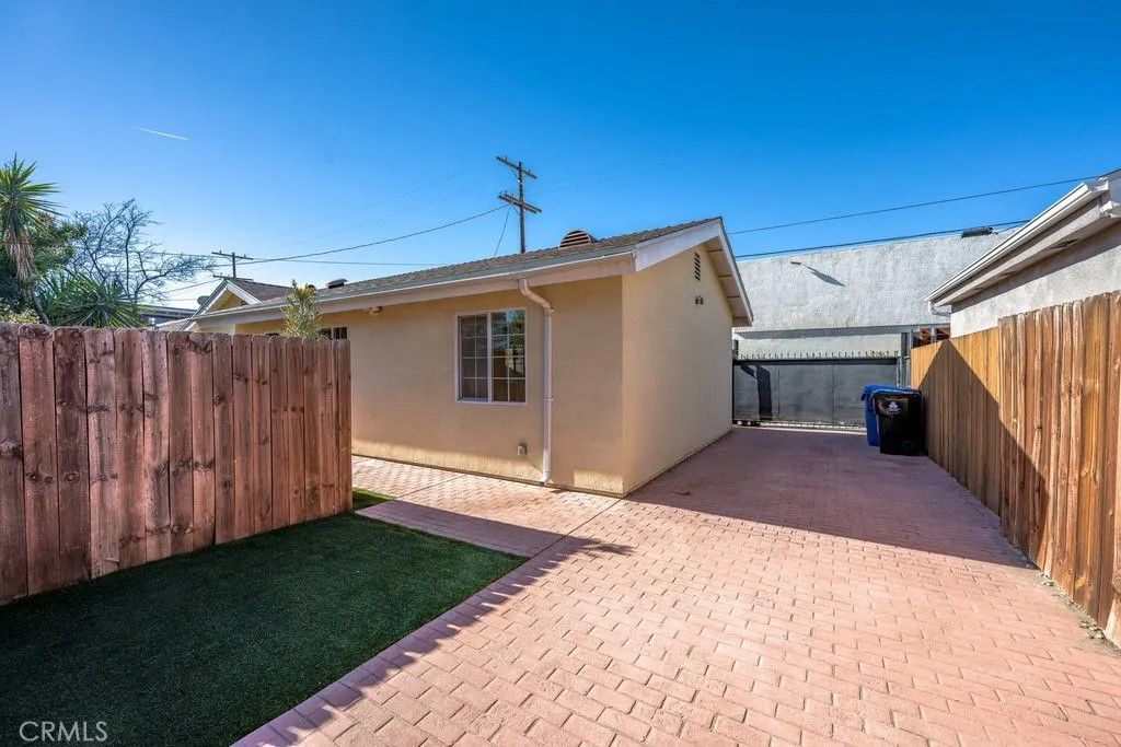 Photo of 6227 Agnes, North Hollywood, CA 91606 (MLS # SR25267183)