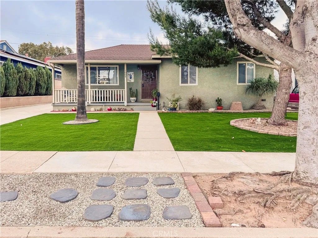 Photo of 1004 Firmona Ave, Redondo Beach, CA 90278 (MLS # AR26056052)