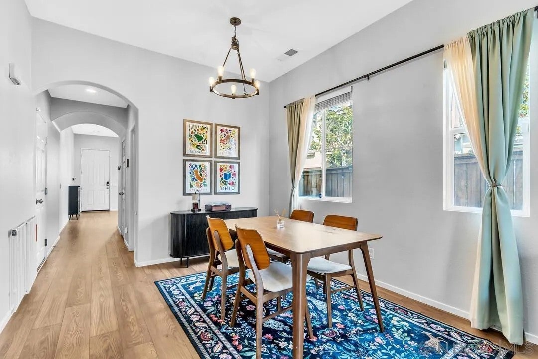 1656 Calle De La Flor