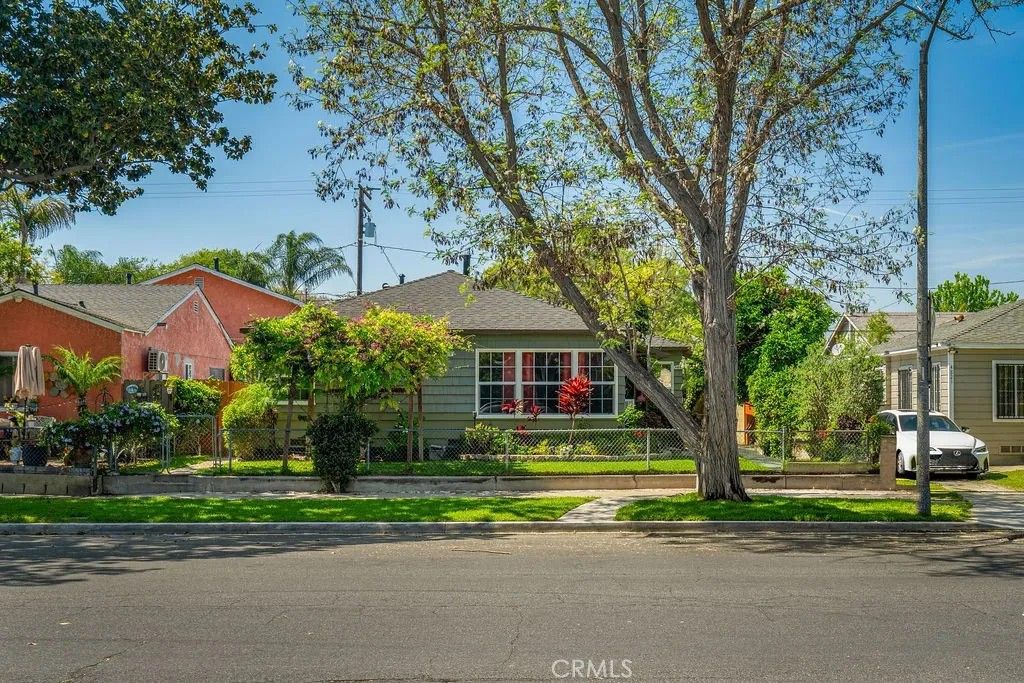 Photo of 4813 Pacific Ave, Long Beach, CA 90805 (MLS # PW26063127)