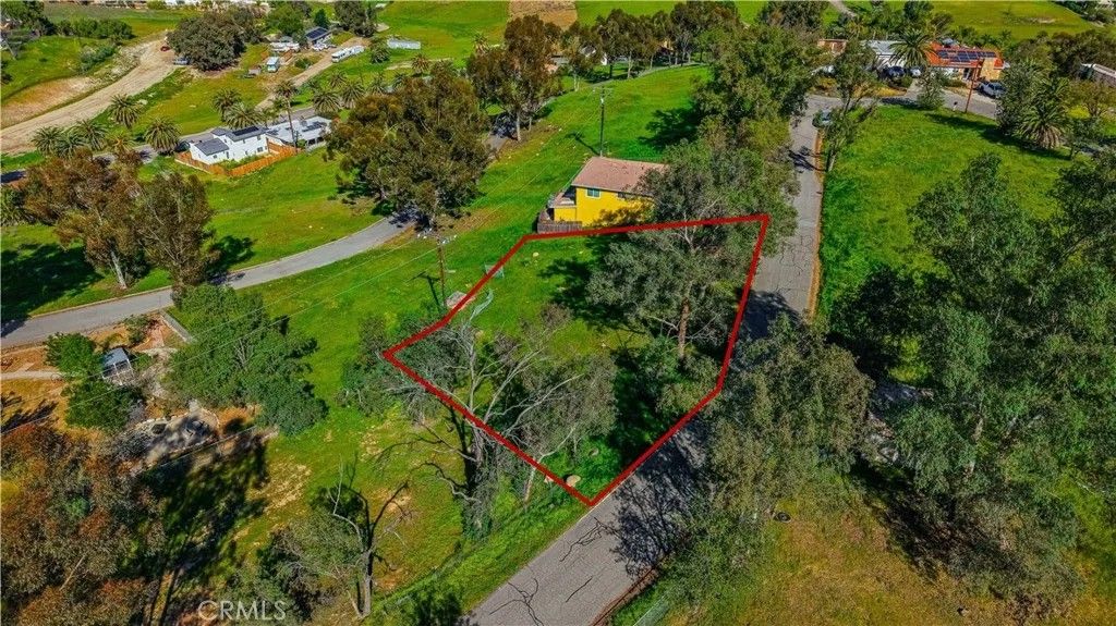 Photo of 426 Sannelle, Lake Elsinore, CA 92530 (MLS # SW26035119)