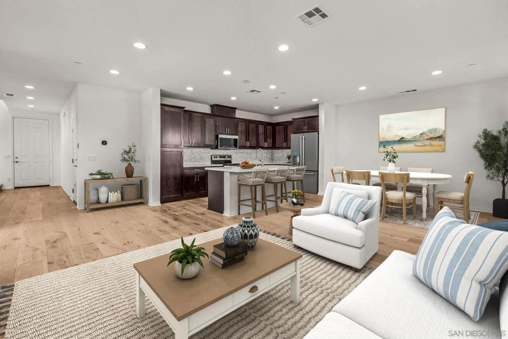 Photo of 505 Pinedale St, Vista, CA 92081 (MLS # 260015410)