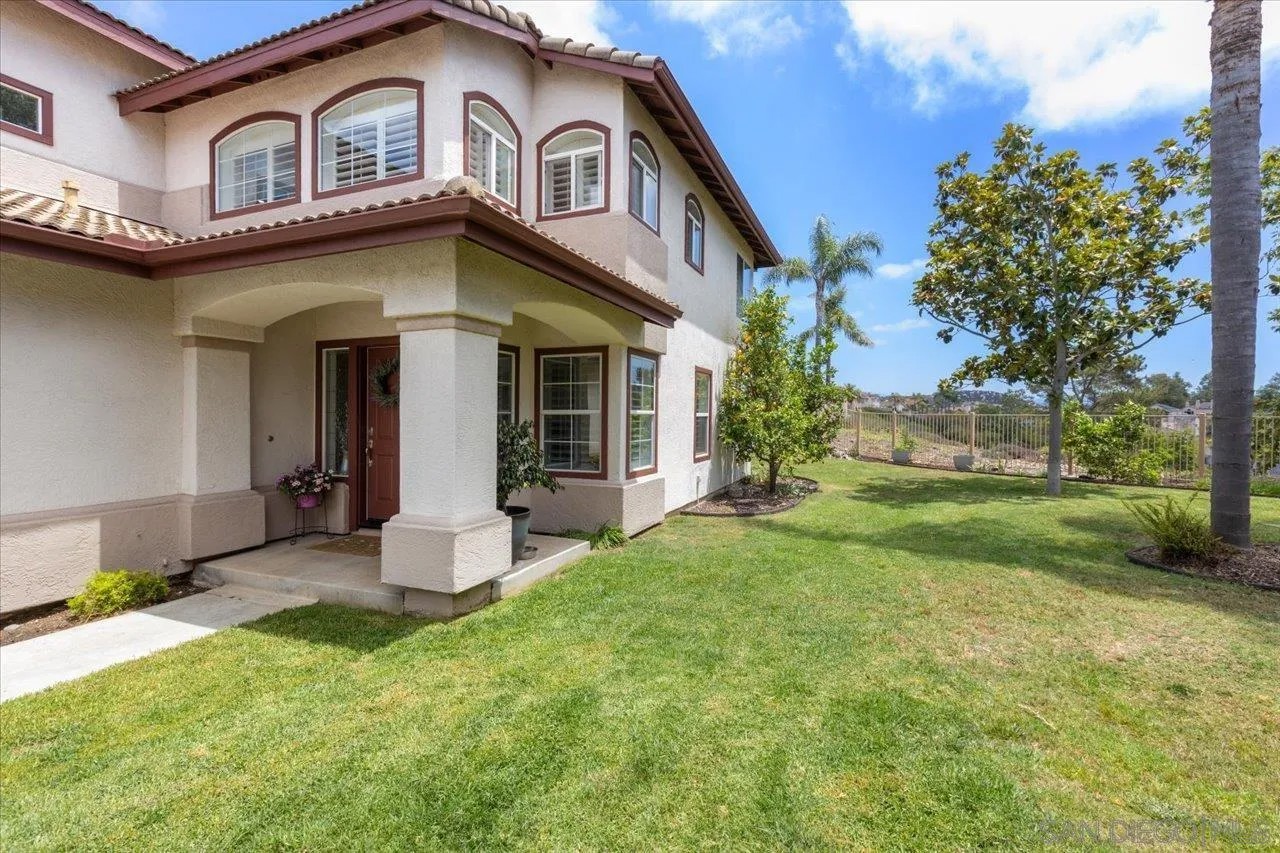 2090 Grand View Glen