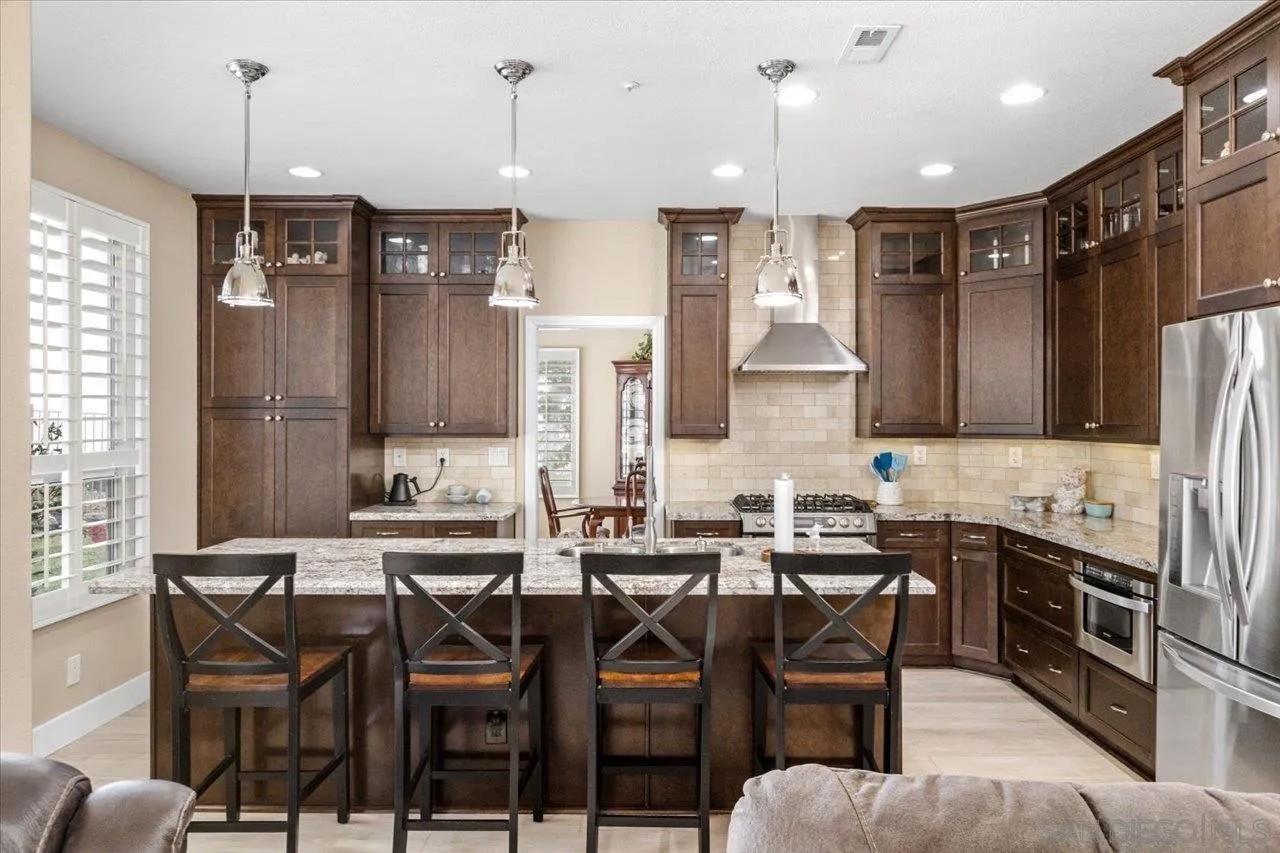 2090 Grand View Glen