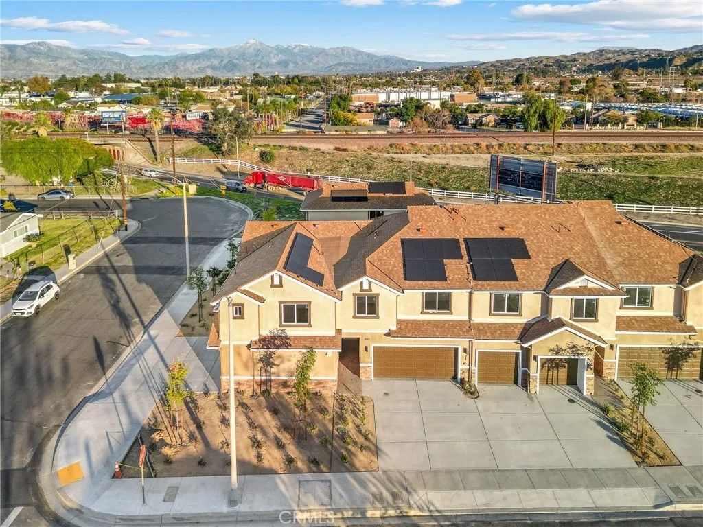 Photo of 900 W Hert Street, Colton, CA 92324 (MLS # DW25274080)