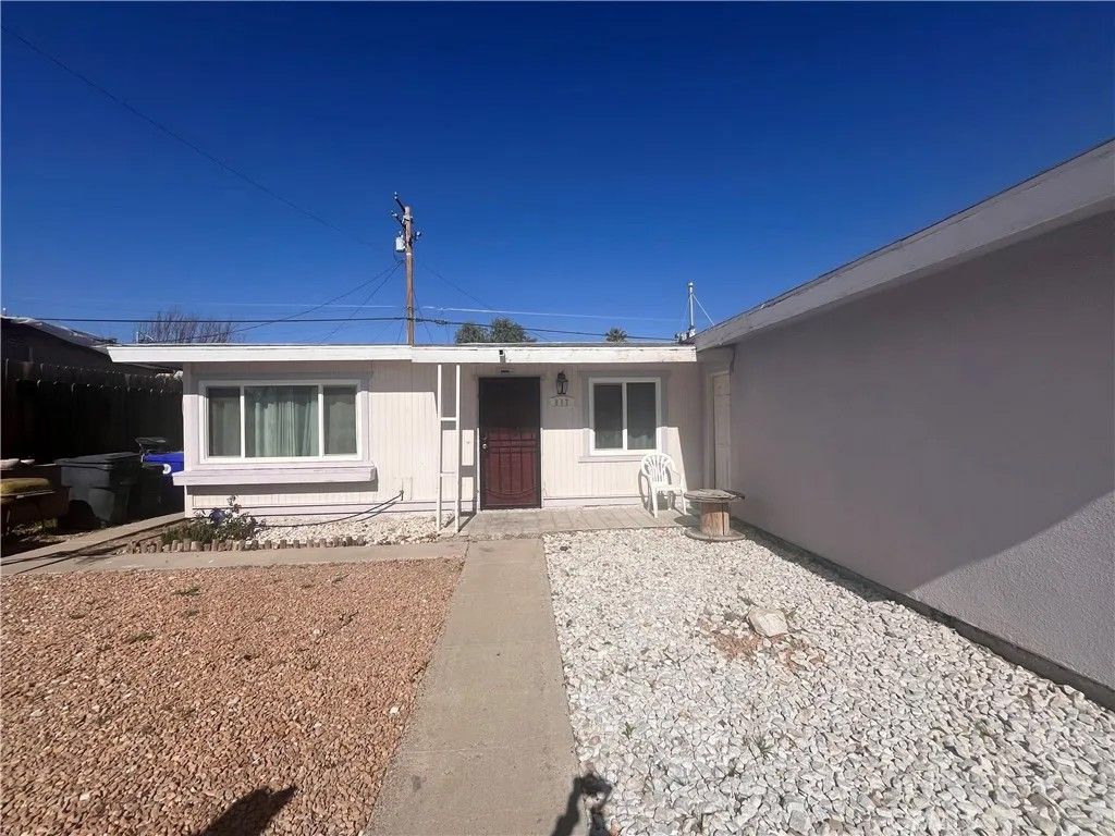 Photo of 917 Ann St, Barstow, CA 92311 (MLS # HD26025497)