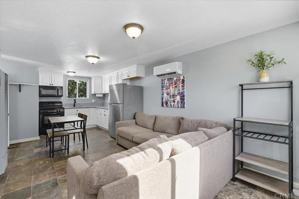1233 Bonita Way