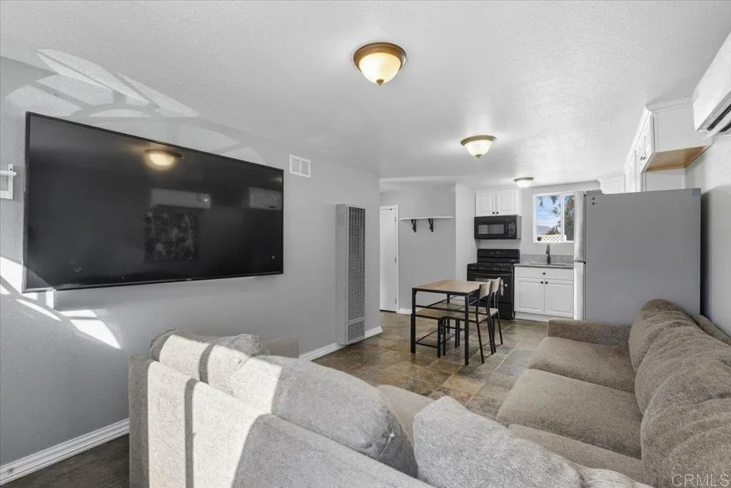 1233 Bonita Way