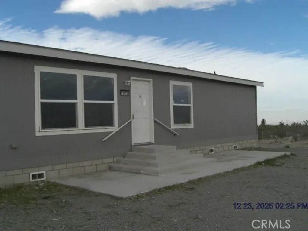 Photo of 12474 Silver Rock Rd, Pinon Hills, CA 92372 (MLS # SW26028499)