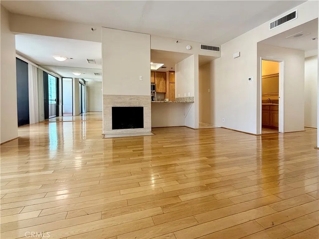 600 W 9th 1508