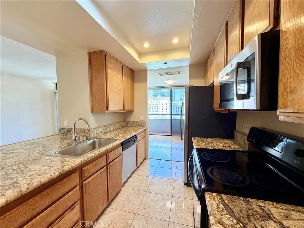 600 W 9th 1508
