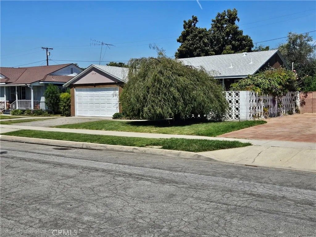 Photo of 71 W Dameron St, Long Beach, CA 90805 (MLS # DW26085556)
