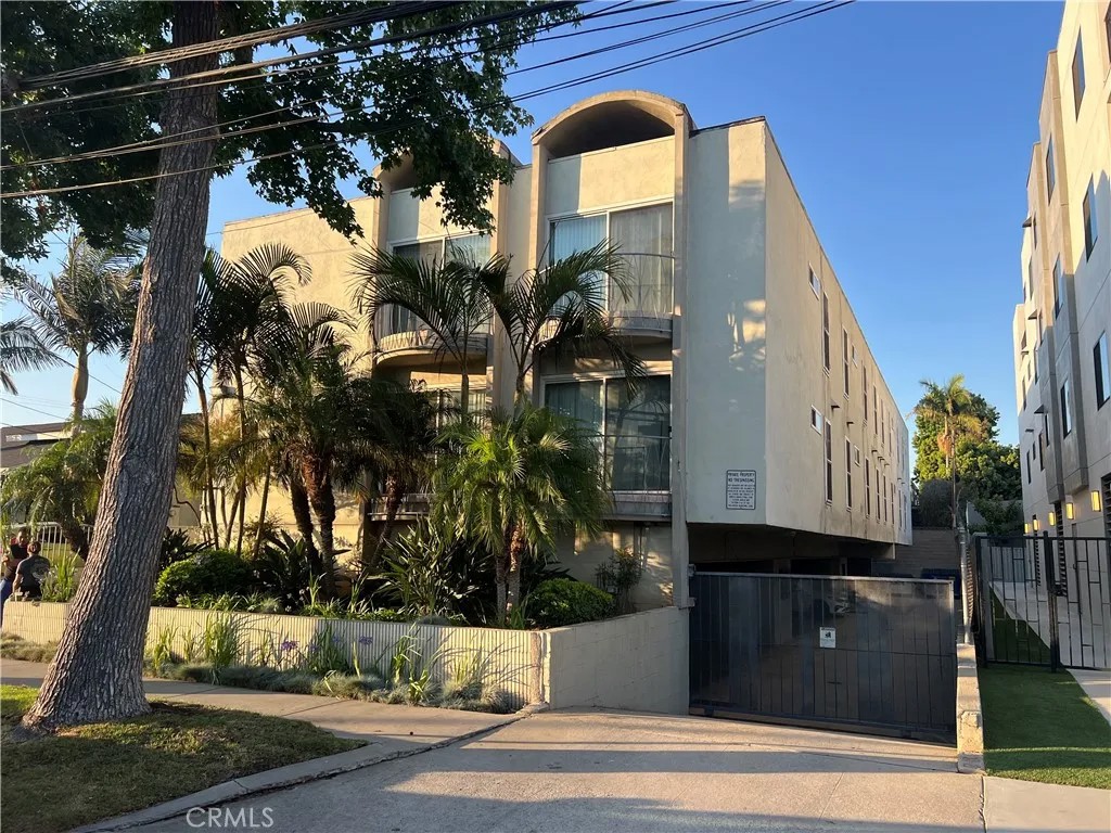 813 E La Palma Drive