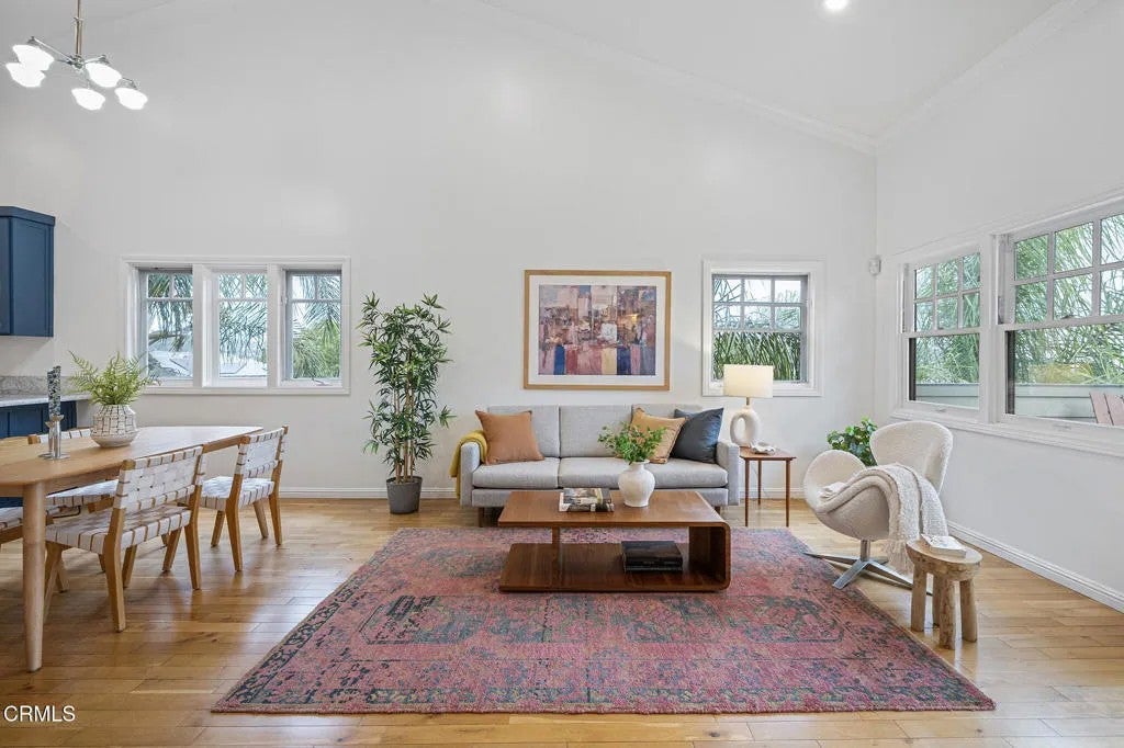 364 N Avenue 53 9