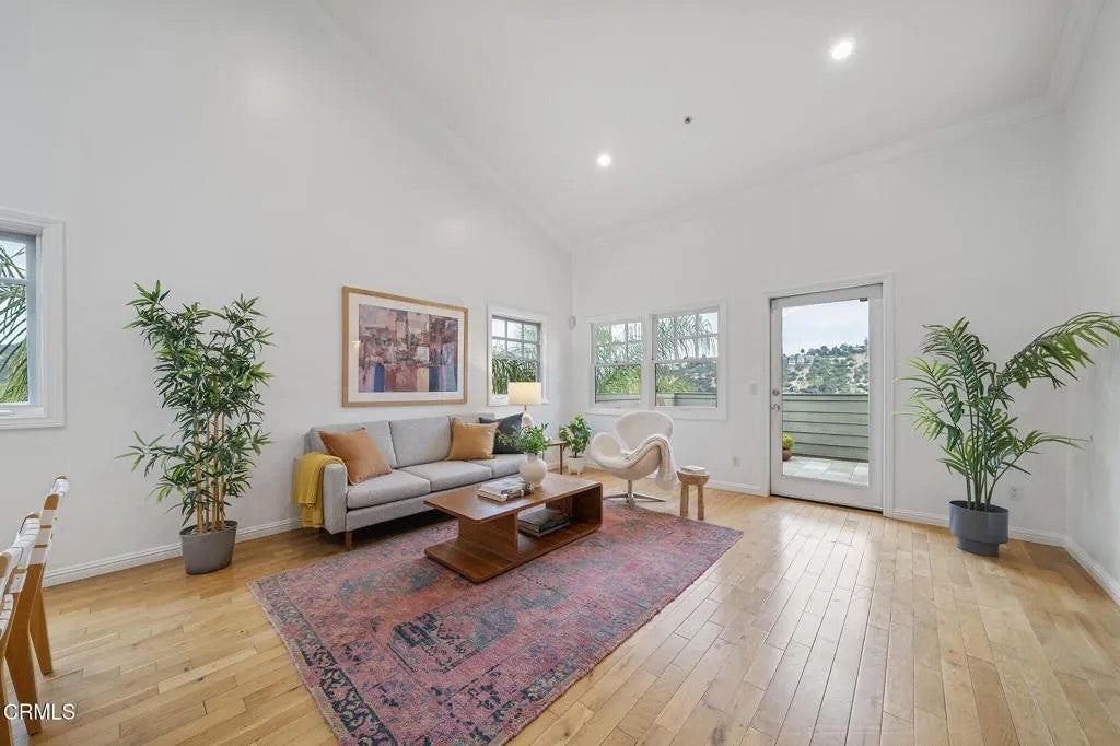 364 N Avenue 53 9