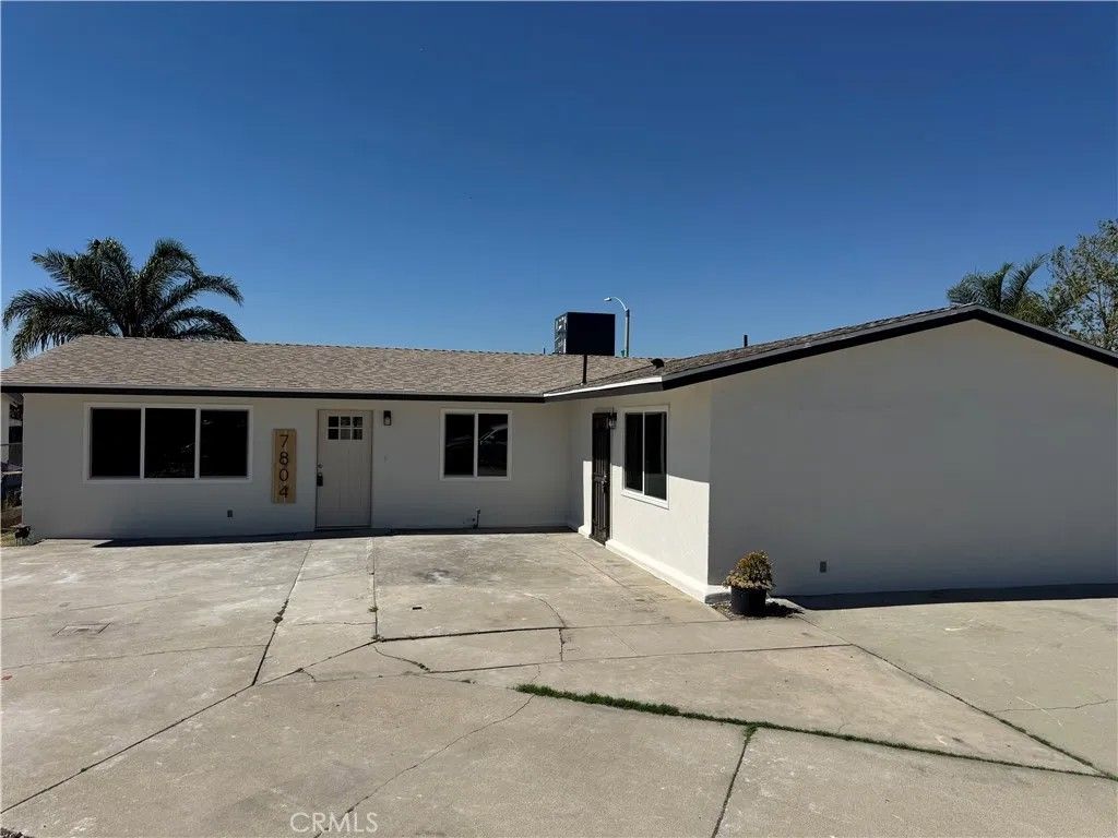 Photo of 7804 Peacock Ave, Highlands, CA 92346 (MLS # CV26061386)
